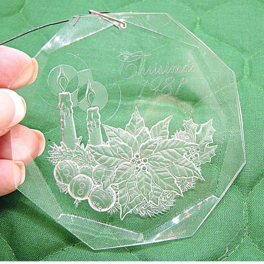 Vintage 1981 Etched Candles Wreath Acrylic Christmas Ornament Holiday Classics